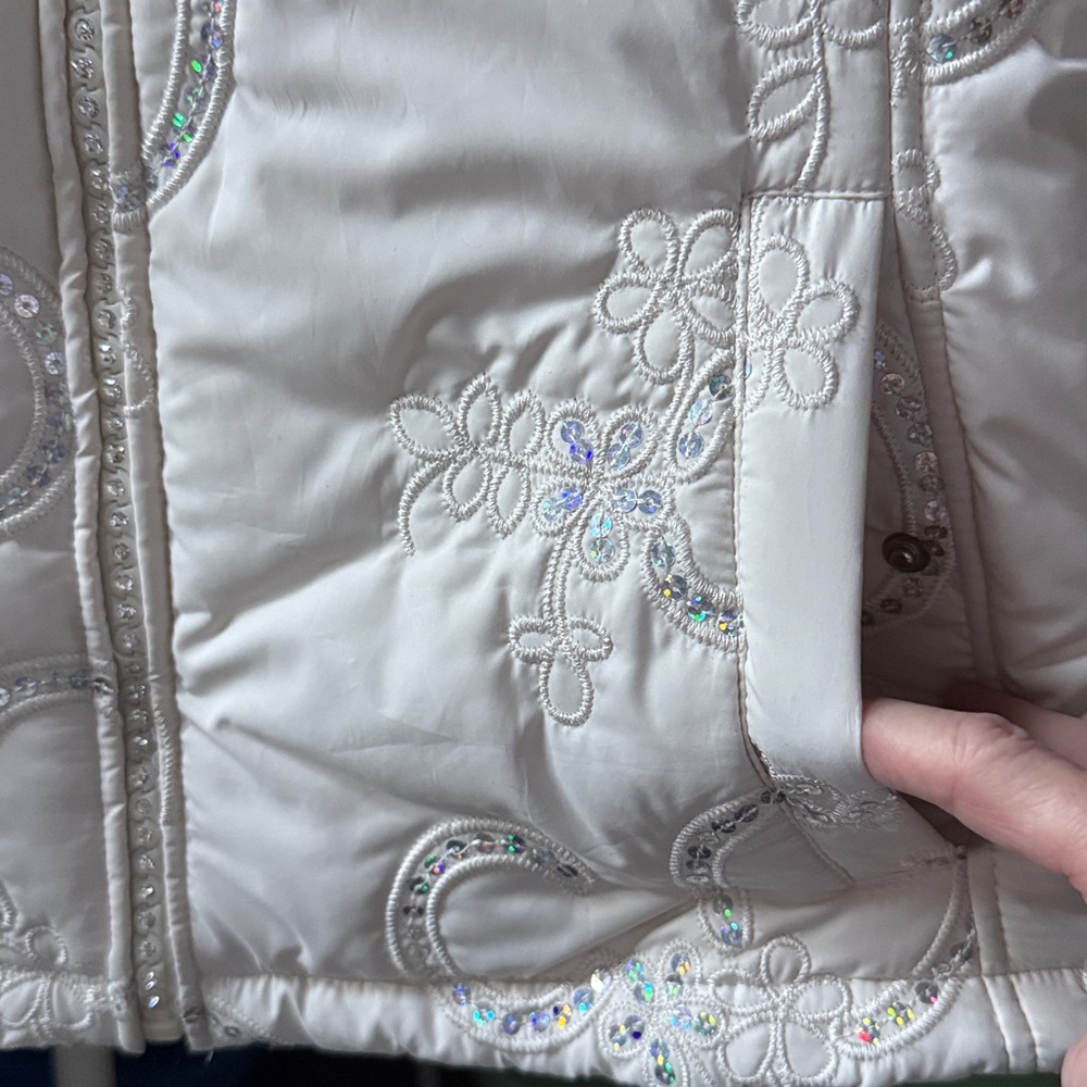 Sequin Embellished Creamy White Quilted Vest - Picture 6 of 14